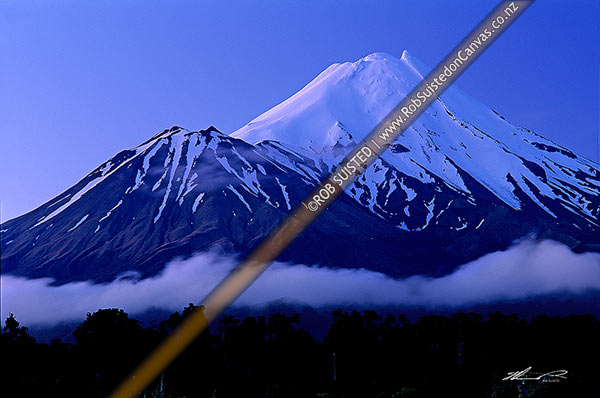 Photo of Last daylight on Mount (Mt) Taranaki / Mount (Mt) Egmont, Taranaki, Stratford, Taranaki Region, New Zealand (NZ)