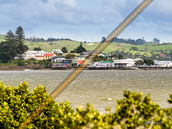 Photo of Rawene township perched on thin peninsula in the upper Hokianga Harbour, Rawene, Hokianga, Far North, Northland Region, New Zealand (NZ)