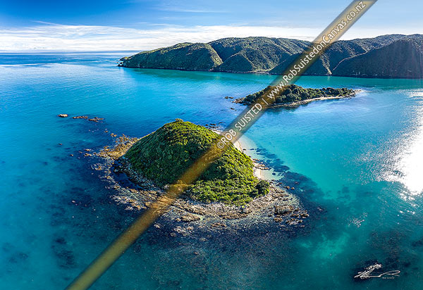 Photo of Kapiti Island with Tahoramaurea Island (Browns Is.) and Motangarara Island (Fishermans Is.) in front. Aerial view from Rauoterangi Channel. Wharekohu Point behind, Kapiti Island, Kapiti Coast, Wellington Region, New Zealand (NZ)